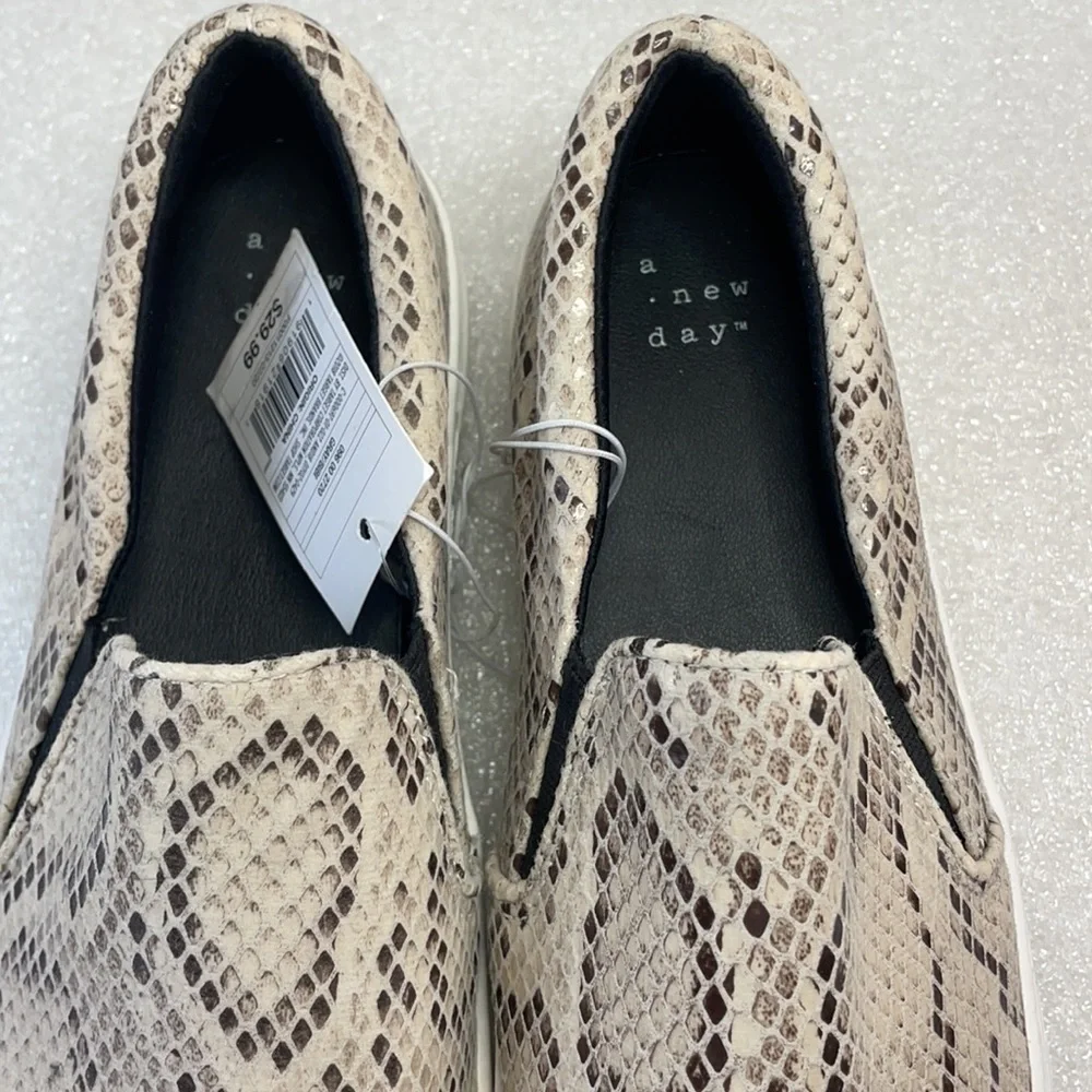 Bibi Faux Leather snakeskin Platform Sneakers Shoe Gray Size 8 NWT new